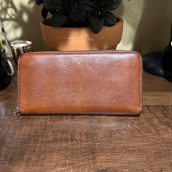 FOSSIL BROWN ZIPPER WALLET - Picture 1 of 7